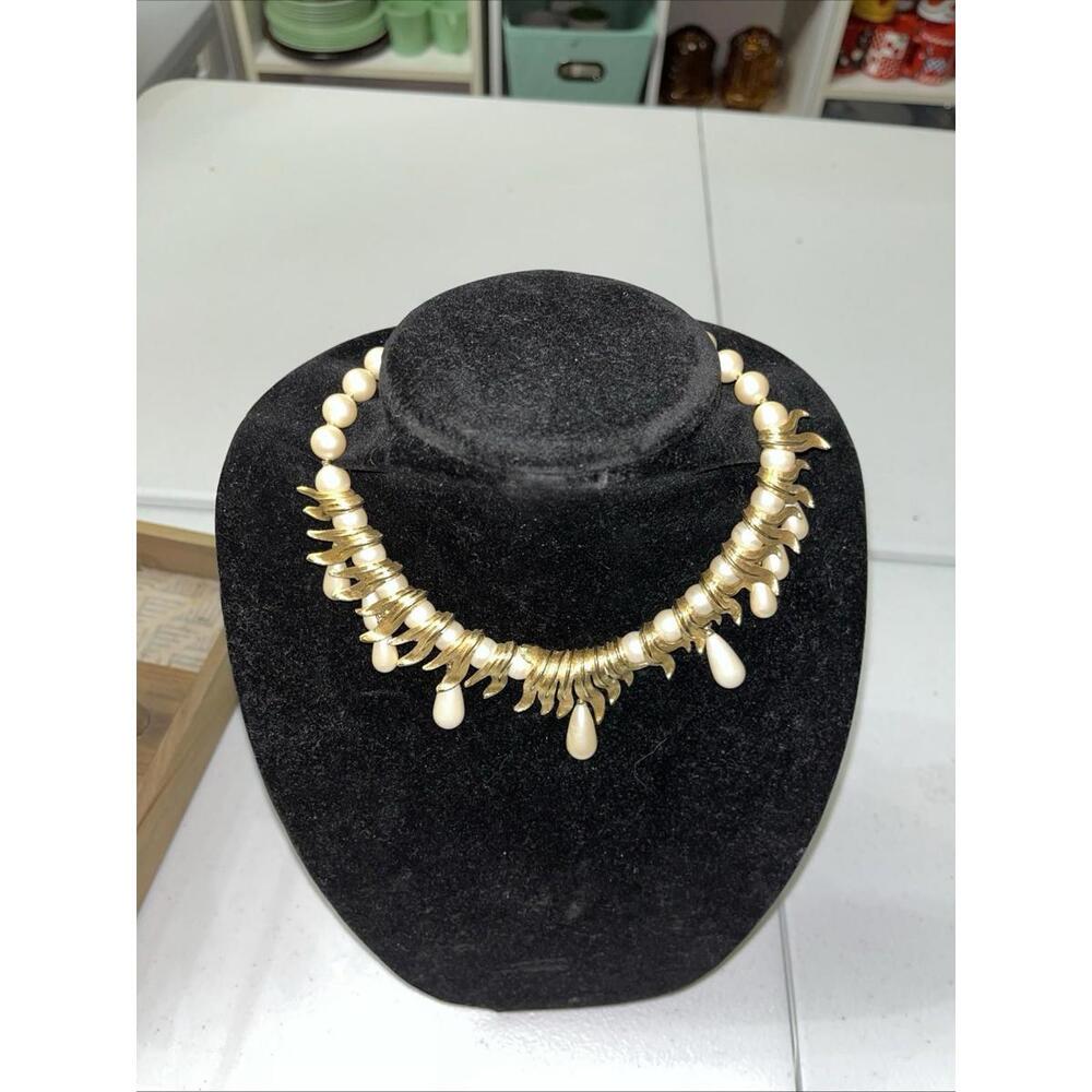 Vintage 1950-1960 Kramer Necklace w/Gold Tone Metal & Beads 16" Long READ